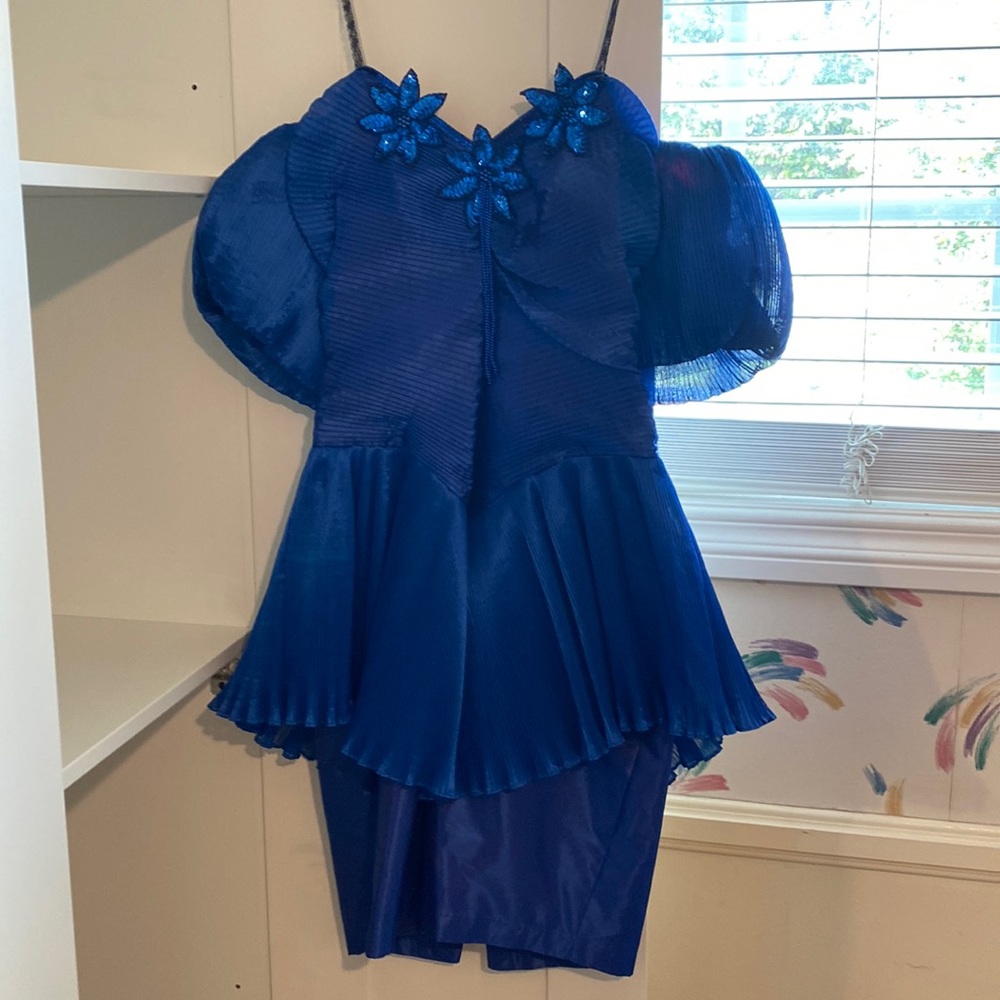 Beautiful junior dress for prom/wedding  , only wore once